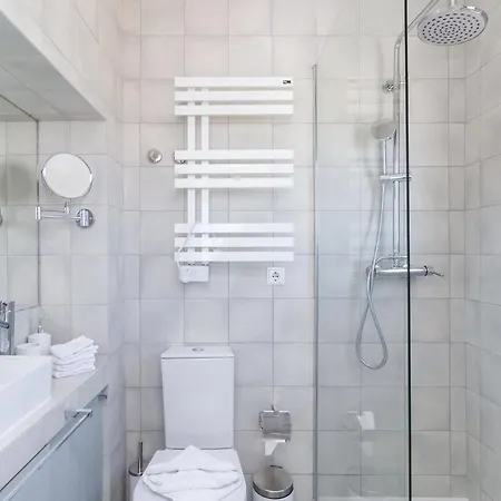 Central Apartment 2 Bedroom With Fast Internet