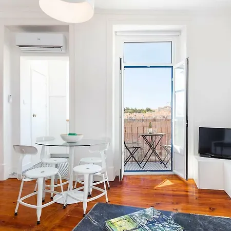 With Great Views And Aircon Apartment *